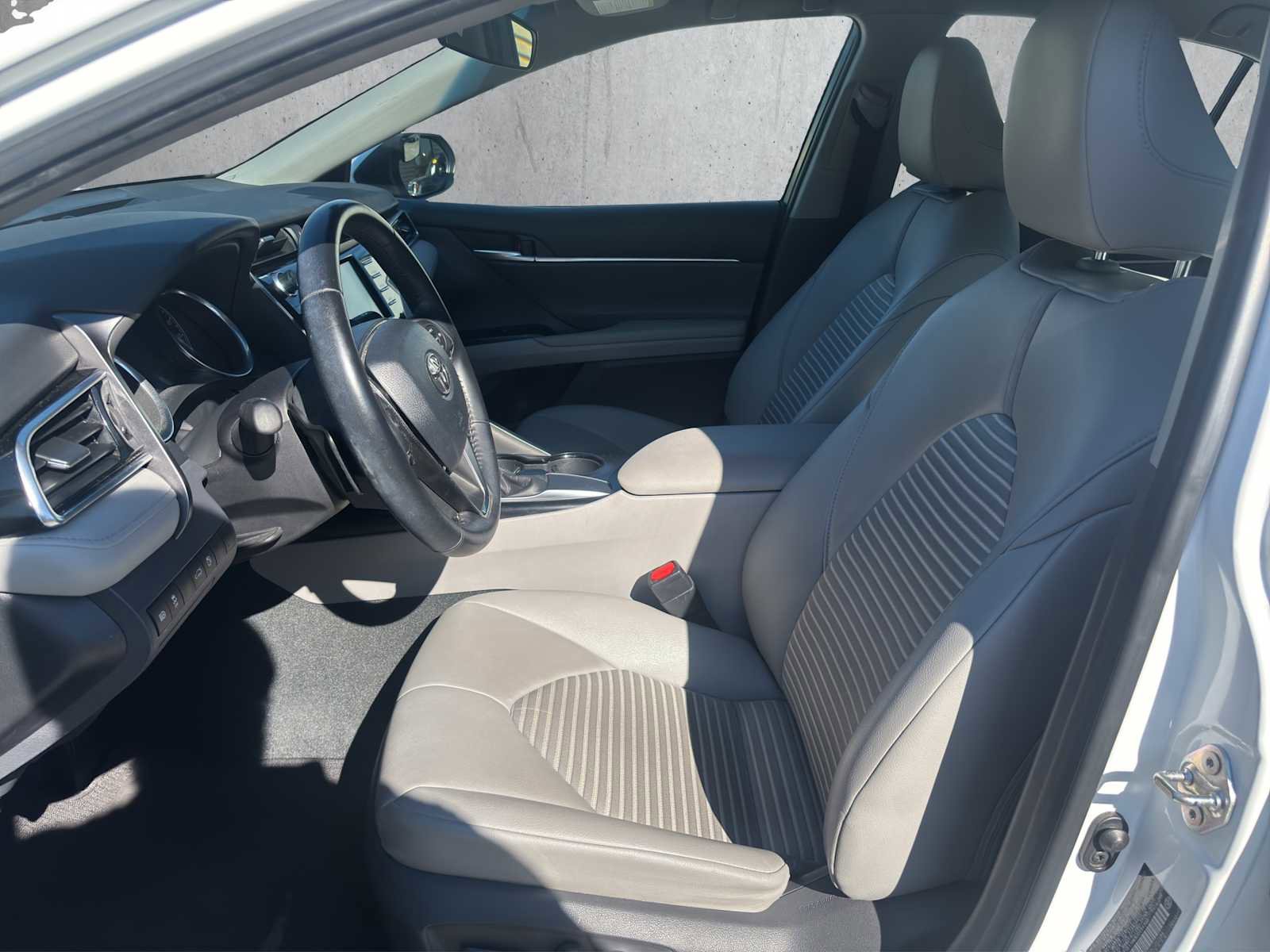 Used 2018 Toyota Camry SE FWD image 11
