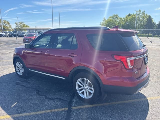 Used 2017 Ford Explorer XLT w/ Equipment Group 202A FWD image 5