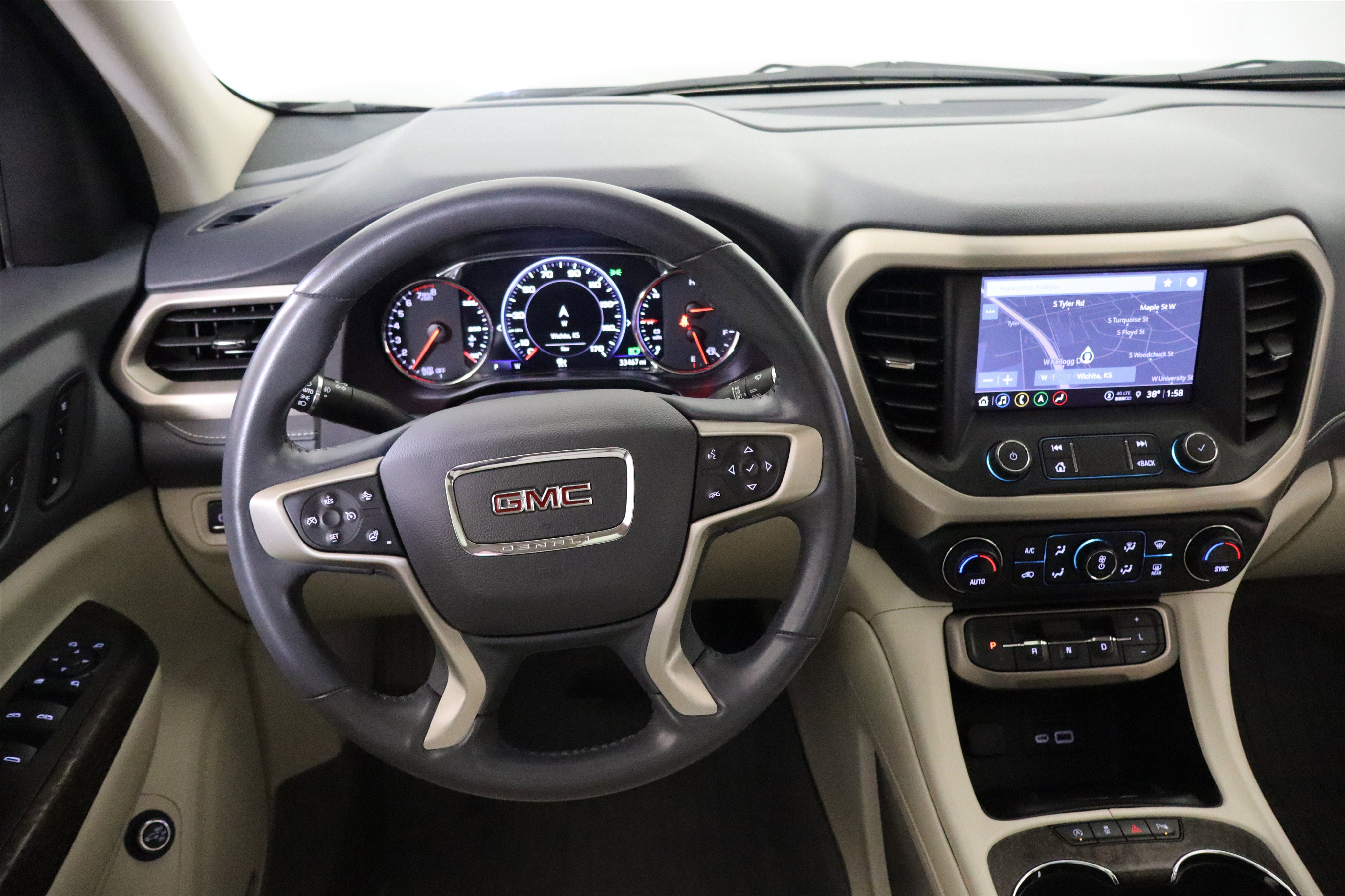 Used 2022 GMC Acadia Denali w/ Denali Ultimate Package image 17