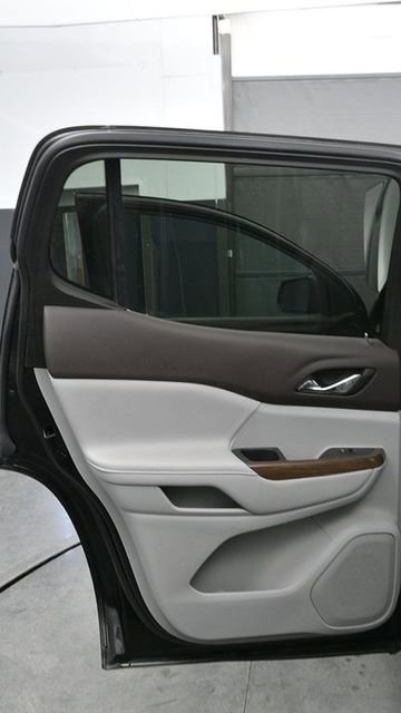 Used 2022 GMC Acadia SLE w/ LPO, Floor Liner Package AWD/4WD image 15