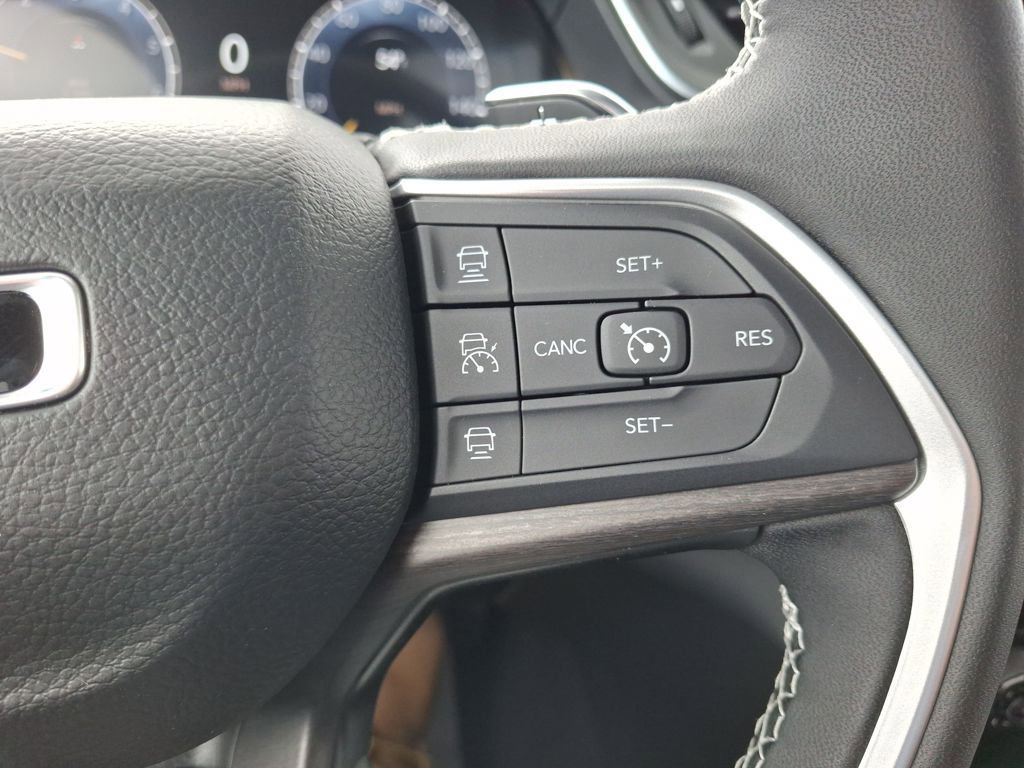 New 2025 Jeep Grand Cherokee Limited w/ Black Appearance Package image 24