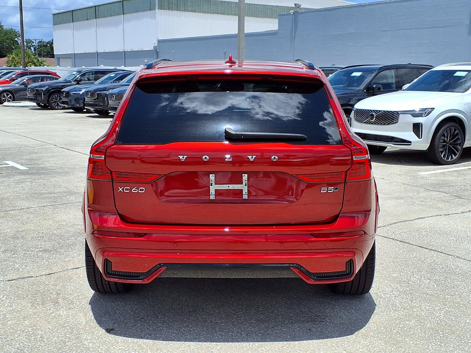 Used 2024 Volvo XC60 B5 Ultimate w/ Climate Package AWD/4WD image 6