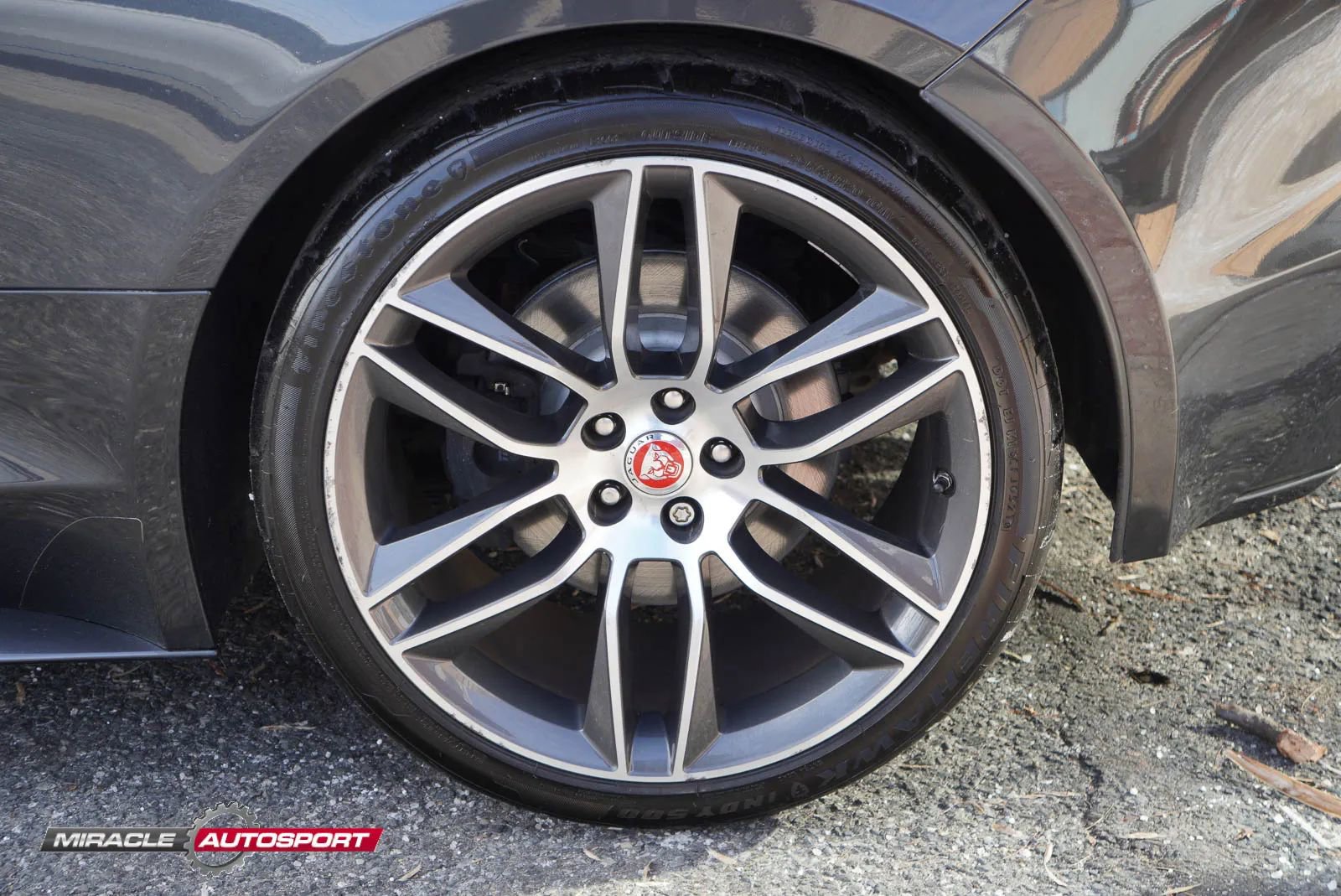 Used 2018 Jaguar F-TYPE R-Dynamic AWD/4WD image 12