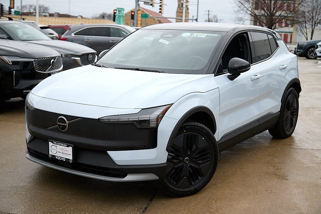 New 2026 Volvo EX30 Cross Country Ultra image 2