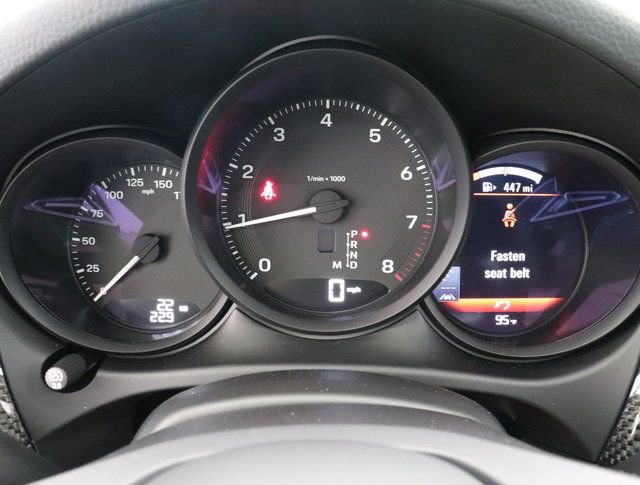 Used 2025 Porsche Macan image 42