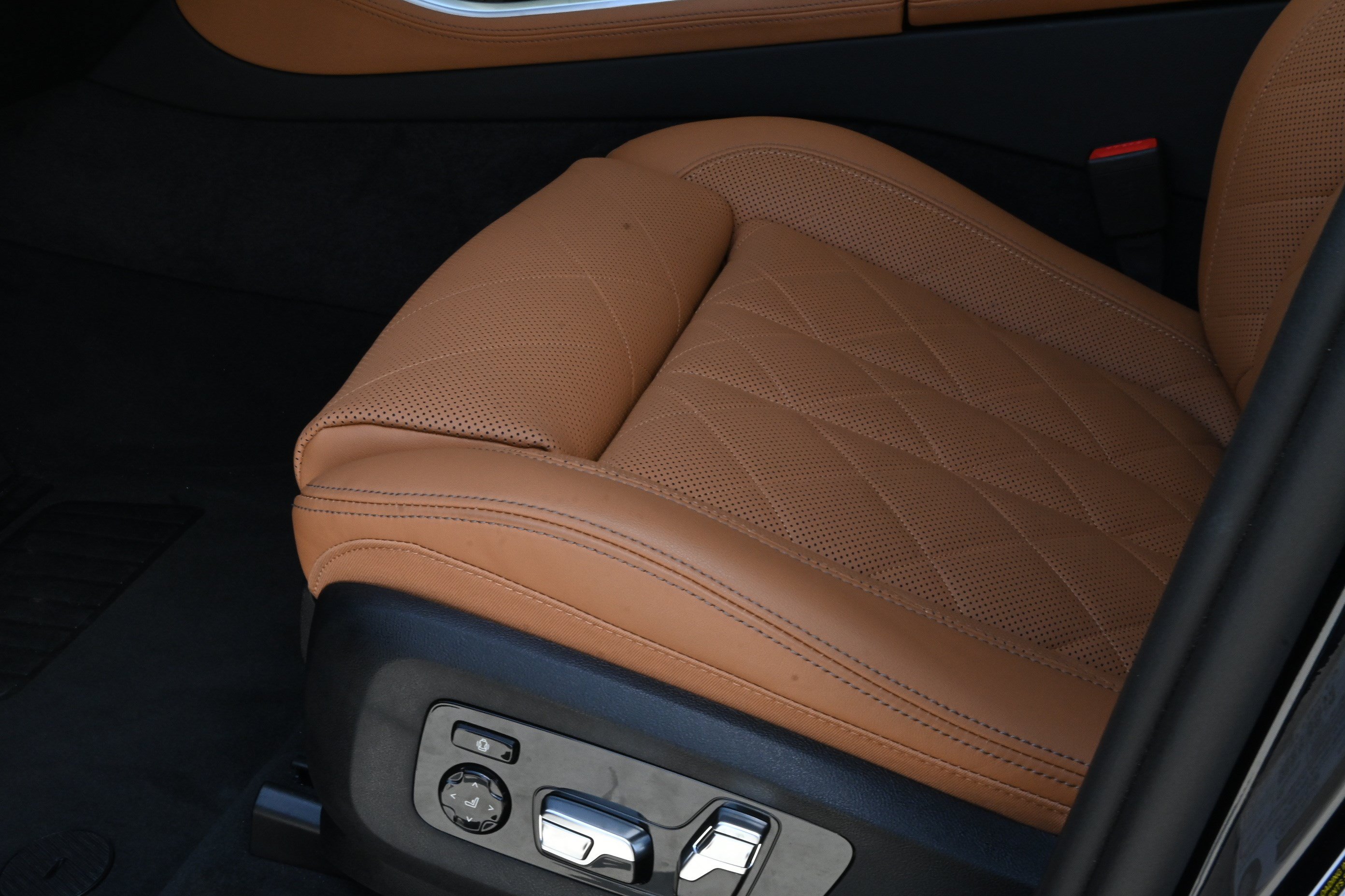 Certified 2025 BMW X5 M60i AWD/4WD image 27