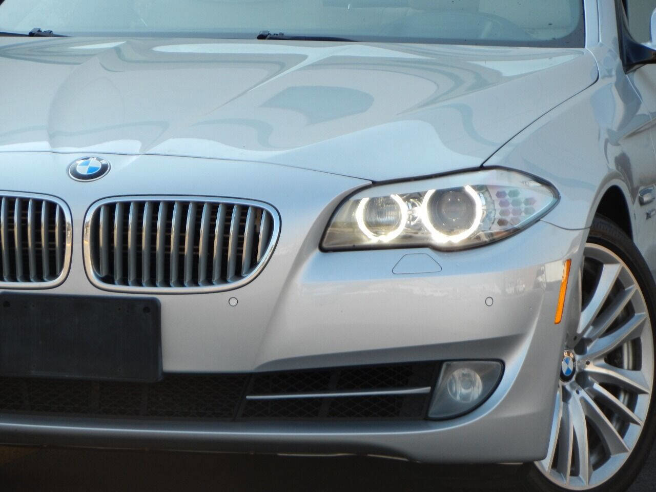 Used 2012 BMW 550i xDrive Sedan image 5