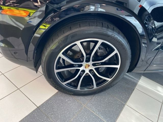 Used 2024 Porsche Cayenne Coupe image 6