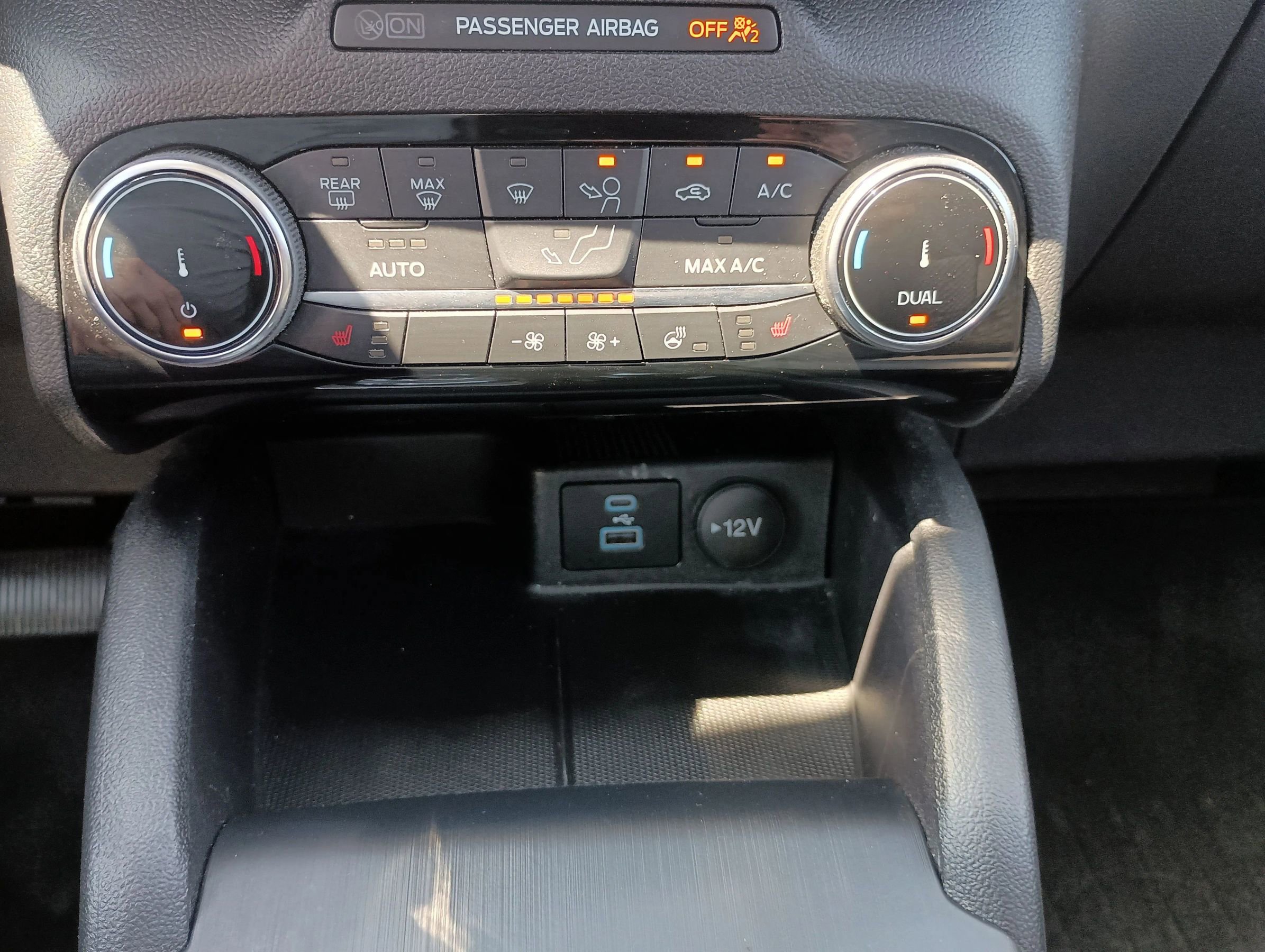 Used 2022 Ford Escape SE w/ SE Sport Appearance Package image 21