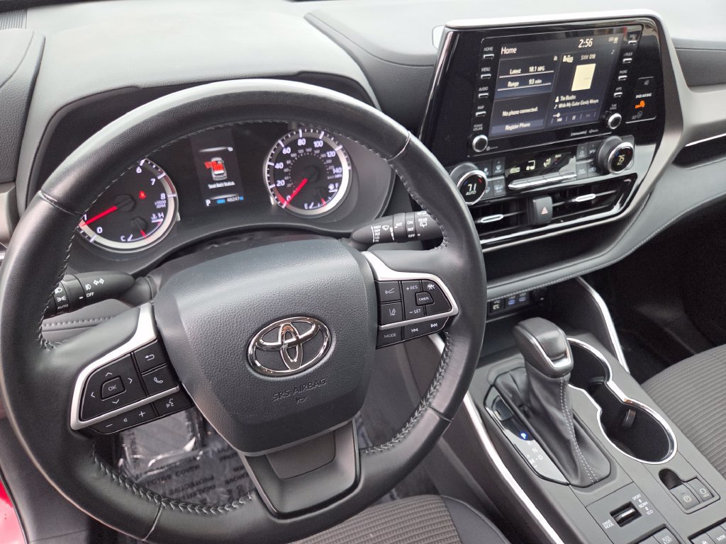 Used 2022 Toyota Highlander LE AWD/4WD image 29