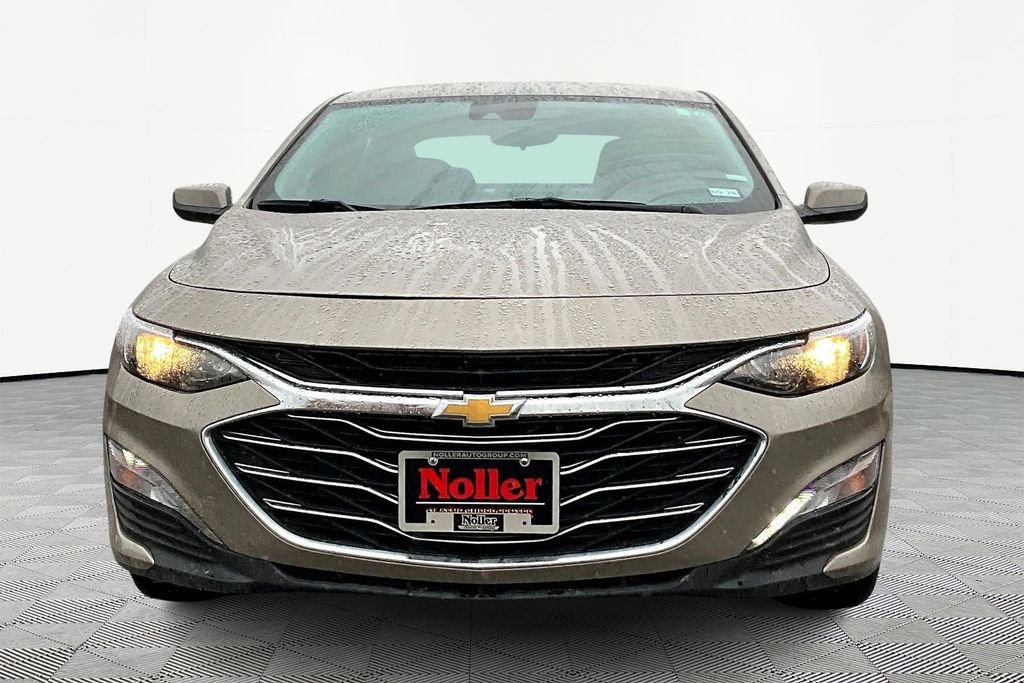 Used 2025 Chevrolet Malibu LT image 3