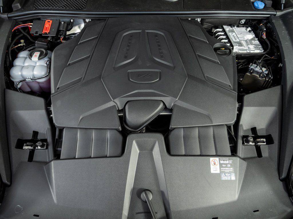 Certified 2026 Porsche Cayenne Coupe AWD/4WD image 36