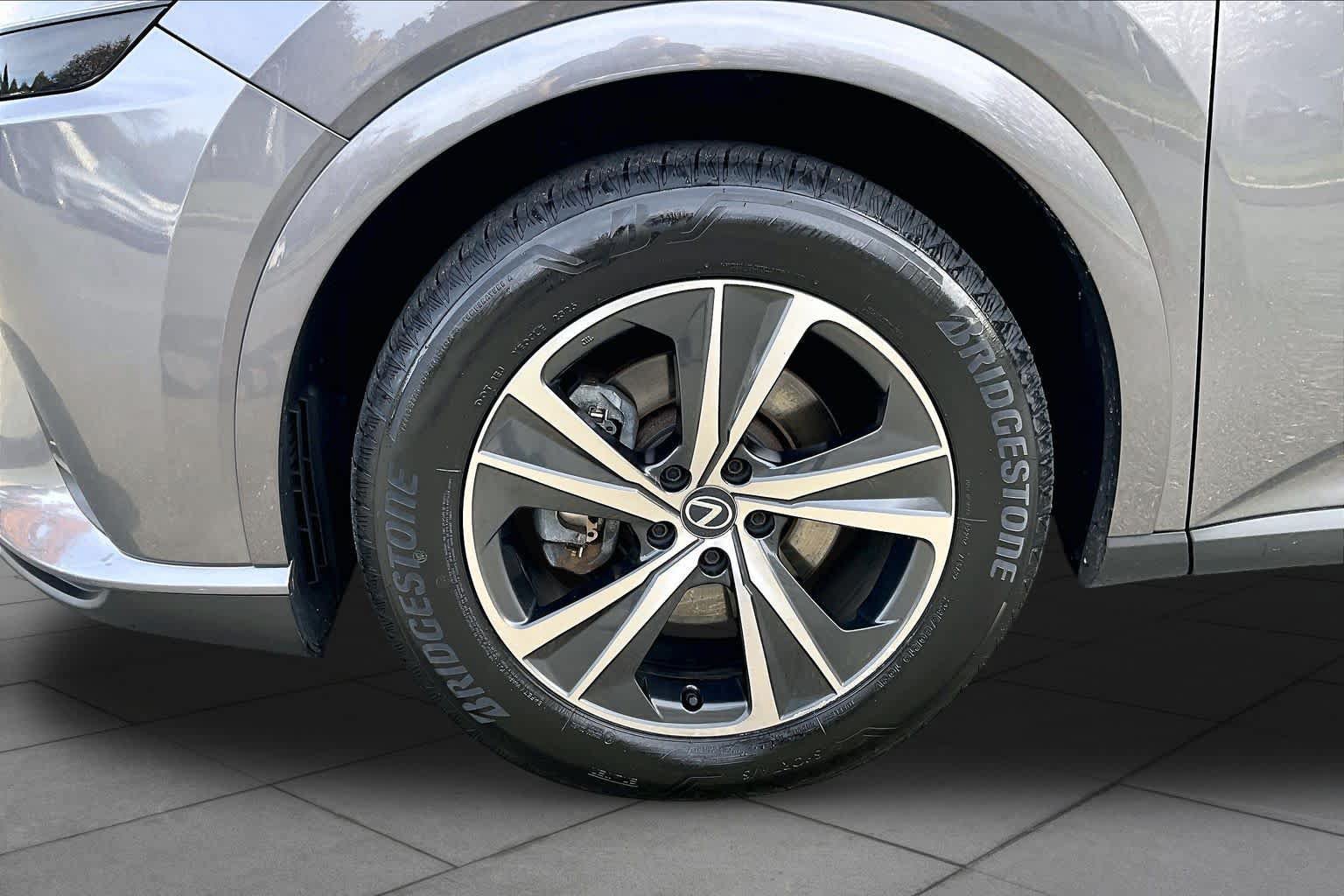 Used 2023 Lexus RX 350h w/ Accessory Package (2T) AWD/4WD image 11