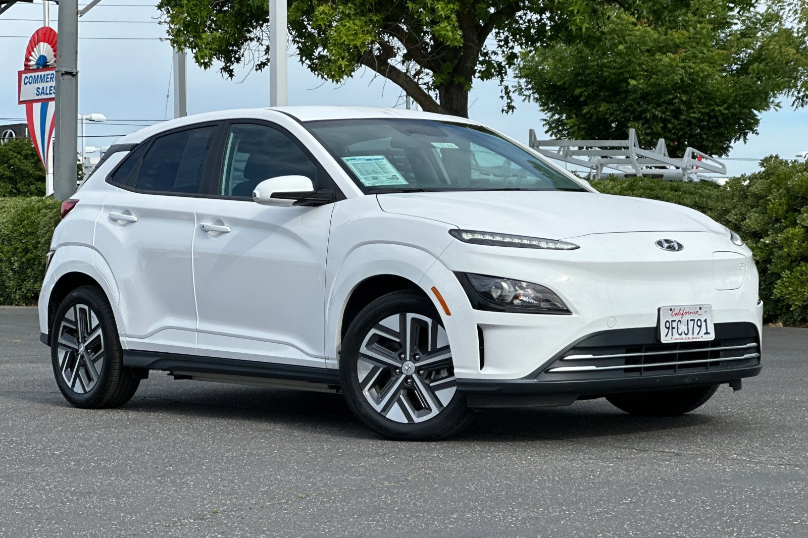 Used 2023 Hyundai Kona SE w/ Cargo Package FWD image 2