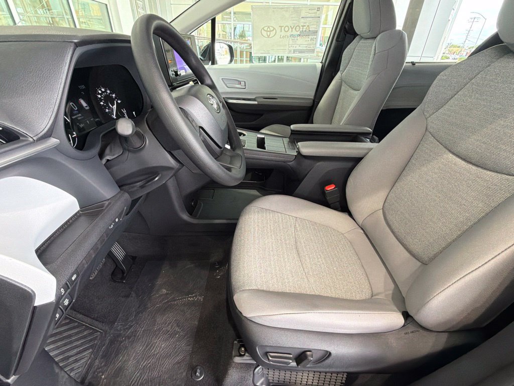 New 2026 Toyota Sienna LE FWD image 17