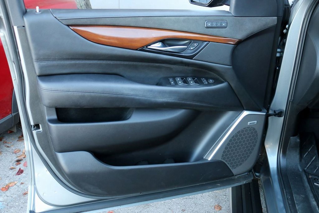 Used 2020 Cadillac Escalade ESV Premium Luxury image 19