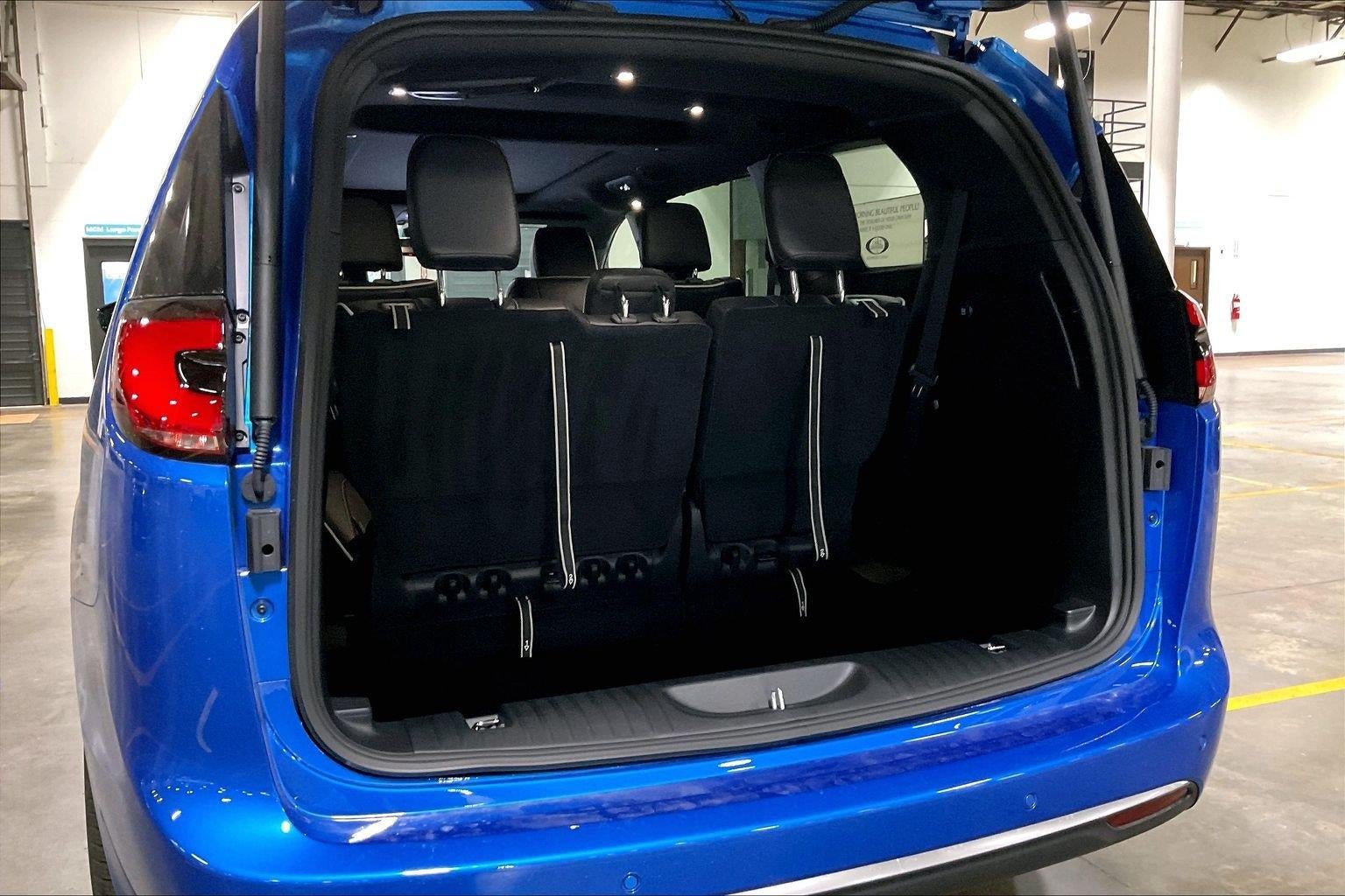 New 2027 Chrysler Pacifica Limited AWD/4WD image 5