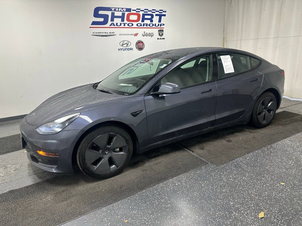 Used 2023 Tesla Model 3 Standard Range image 1