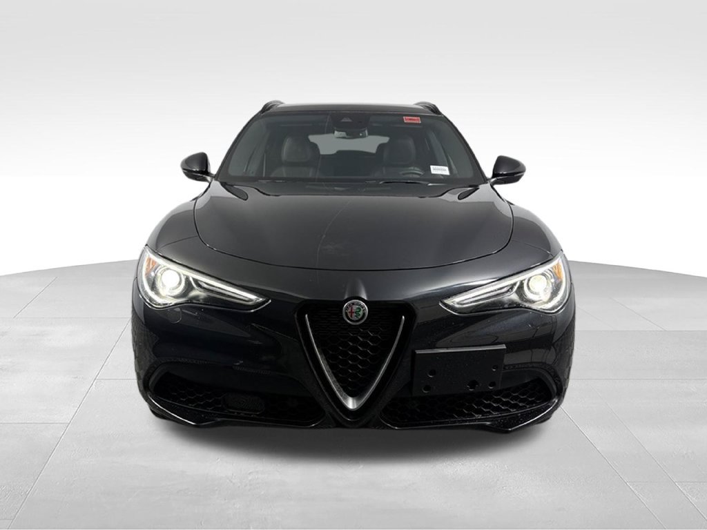 Used 2023 Alfa Romeo Stelvio Ti AWD/4WD image 3