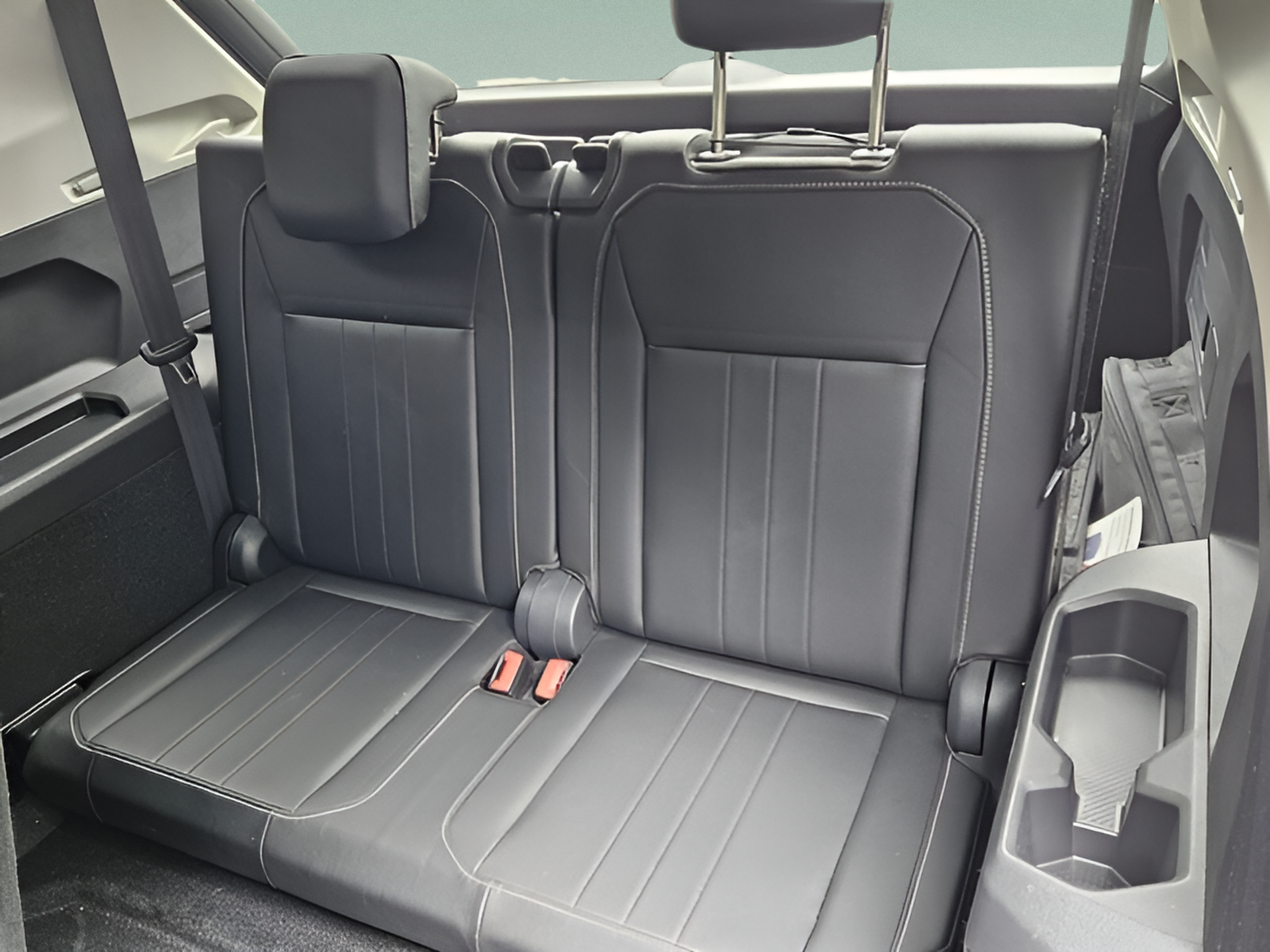 Certified 2023 Volkswagen Tiguan SE w/ Panoramic Sunroof Package FWD image 9