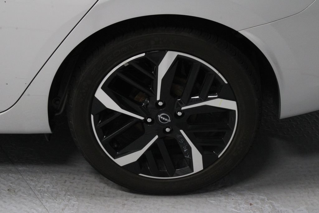 Certified 2024 Nissan Versa SR FWD image 10