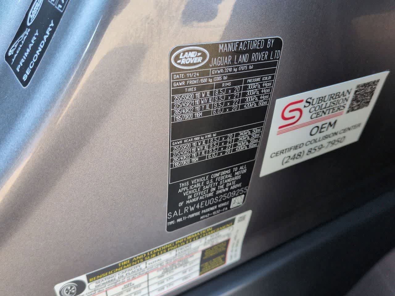 Used 2025 Land Rover Discovery Metropolitan Edition AWD/4WD image 40