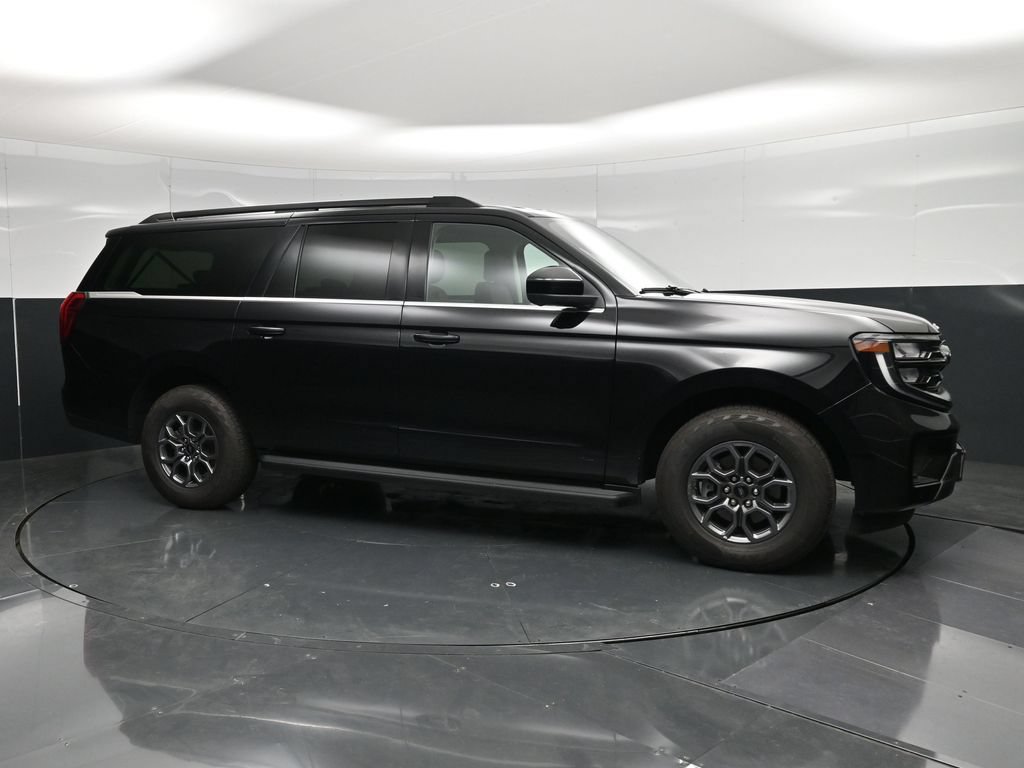 Used 2025 Ford Expedition Max Active AWD/4WD image 3