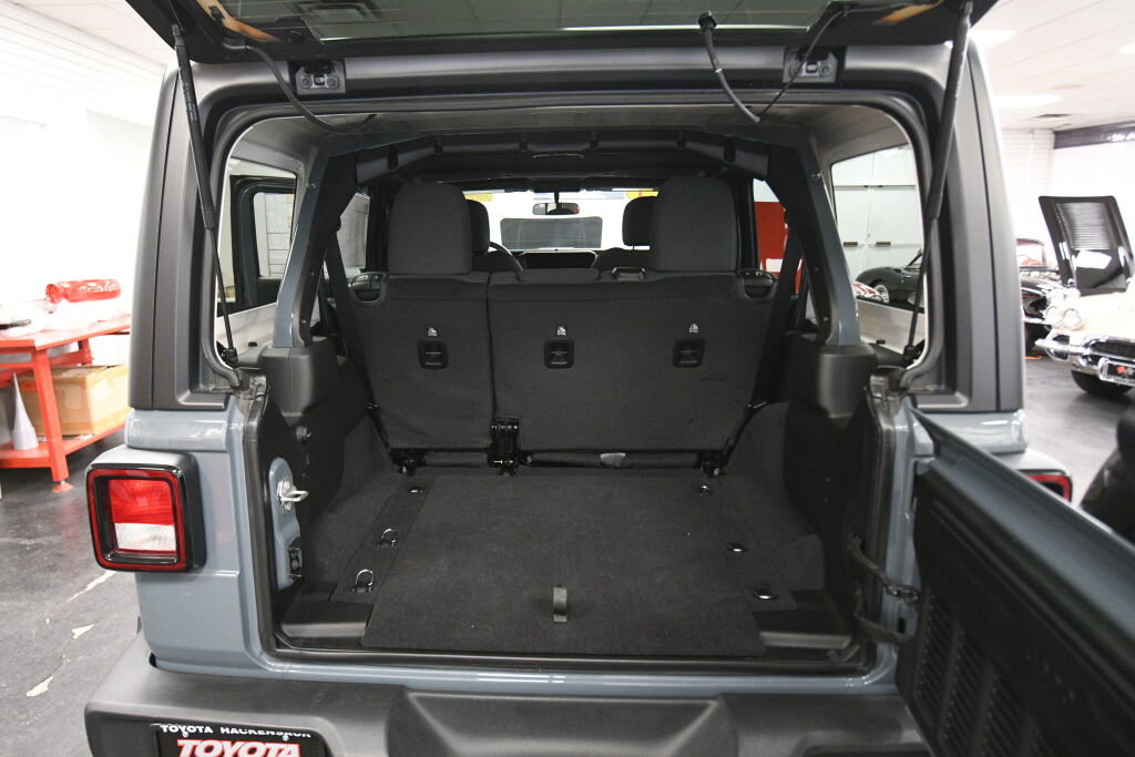 Used 2024 Jeep Wrangler Sport image 23