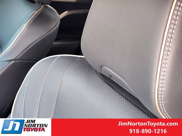 Used 2026 Toyota Crown AWD/4WD image 16