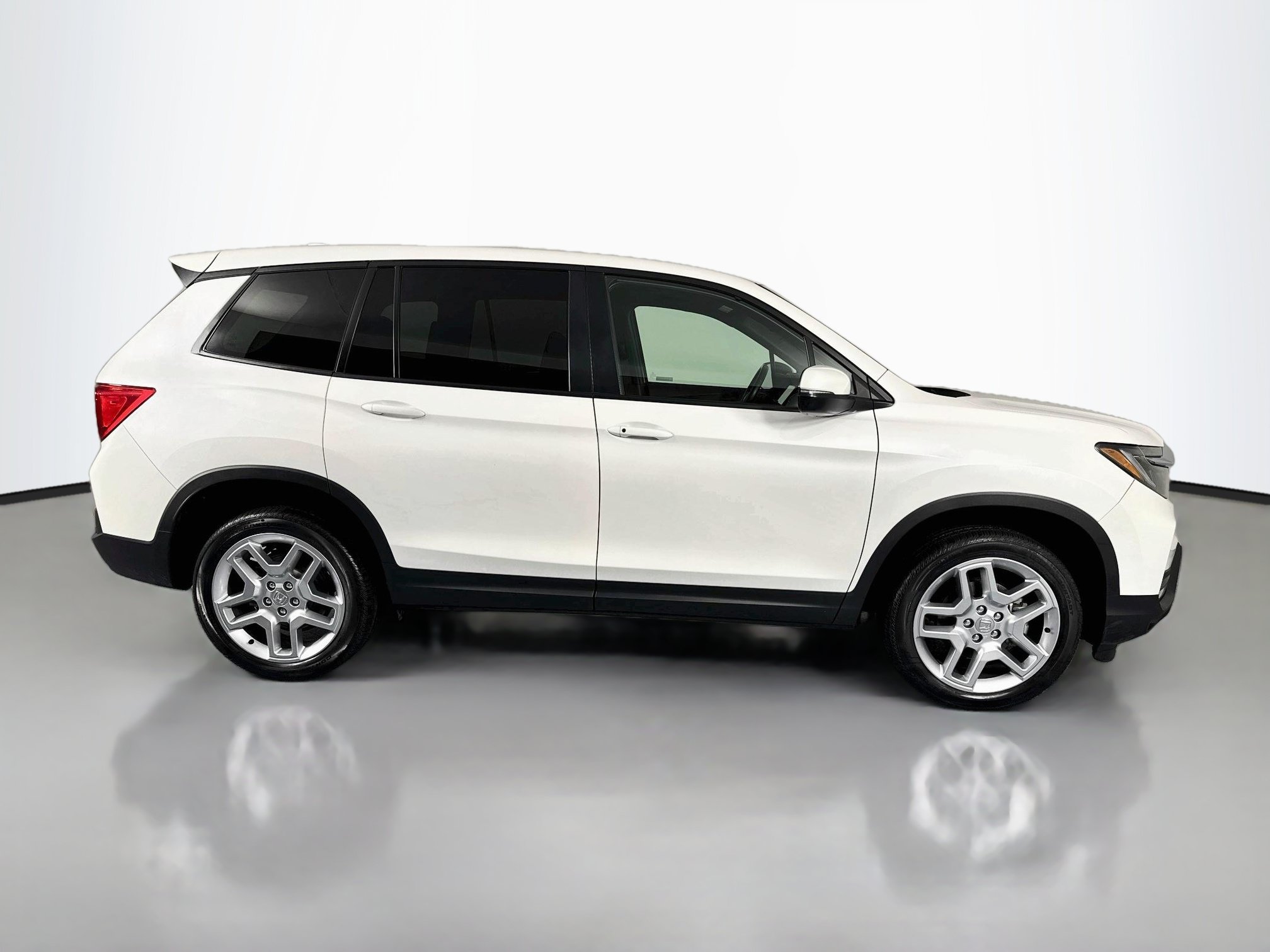 Certified 2024 Honda Passport EX-L image 4
