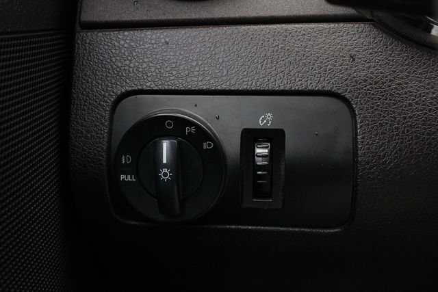 Used 2008 Ford Mustang Deluxe image 9