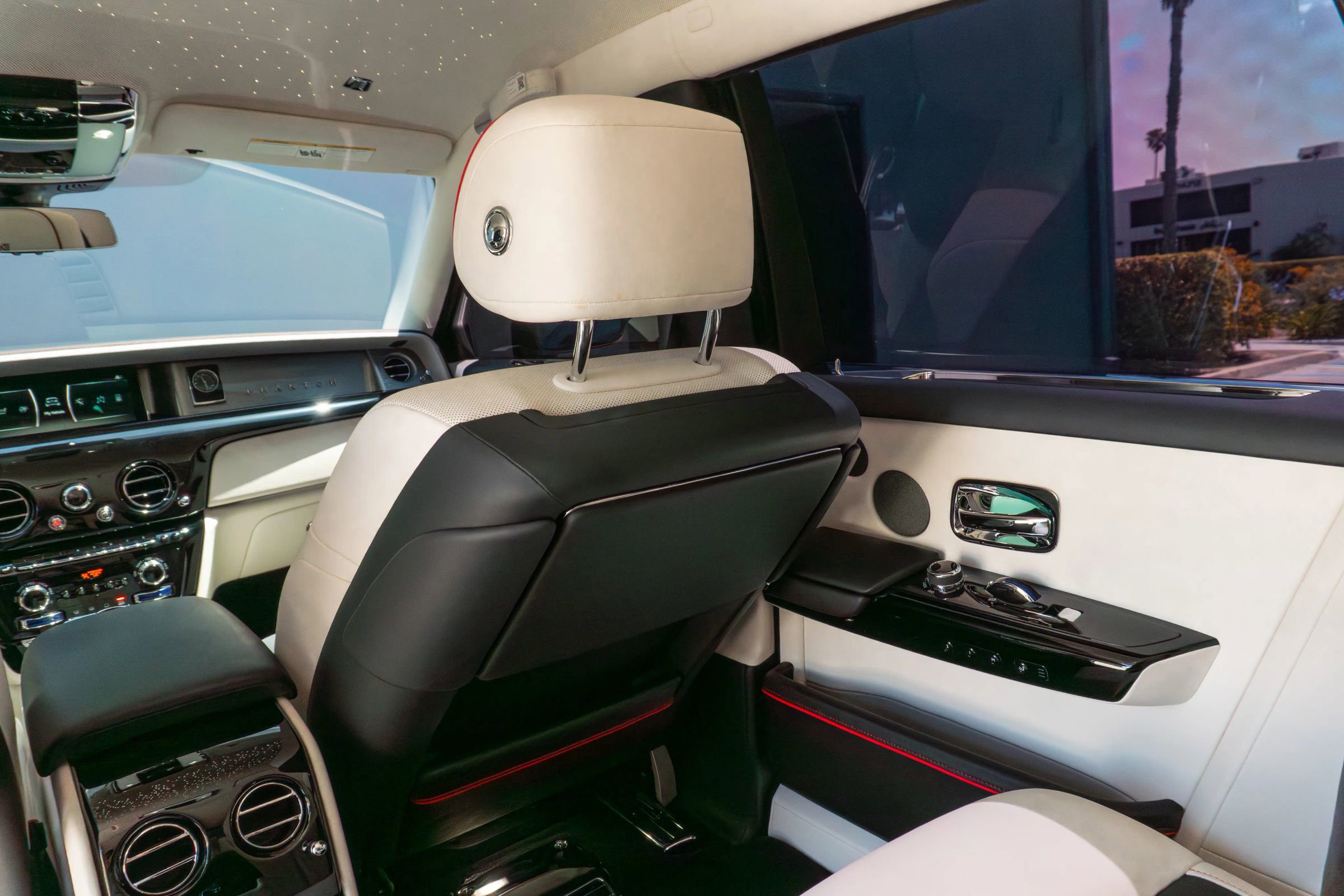 Used 2024 Rolls-Royce Phantom Sedan w/ The Phantom Package RWD image 79