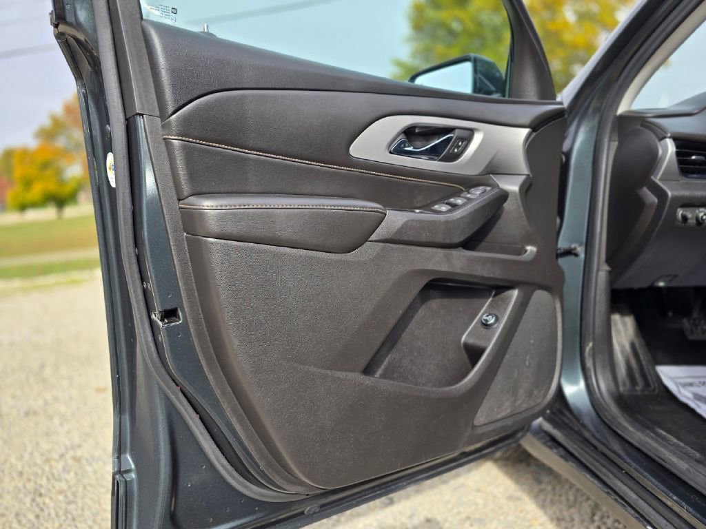 Used 2018 Chevrolet Traverse LT image 22