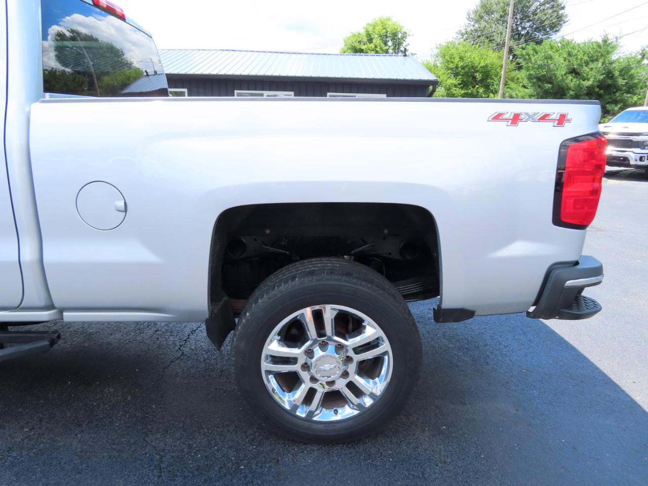 Used 2015 Chevrolet Silverado 2500 LT AWD/4WD image 16