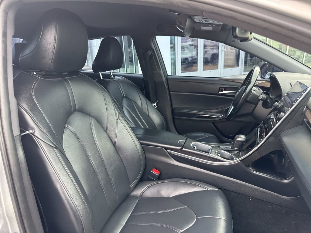 Used 2020 Toyota Avalon XLE image 19