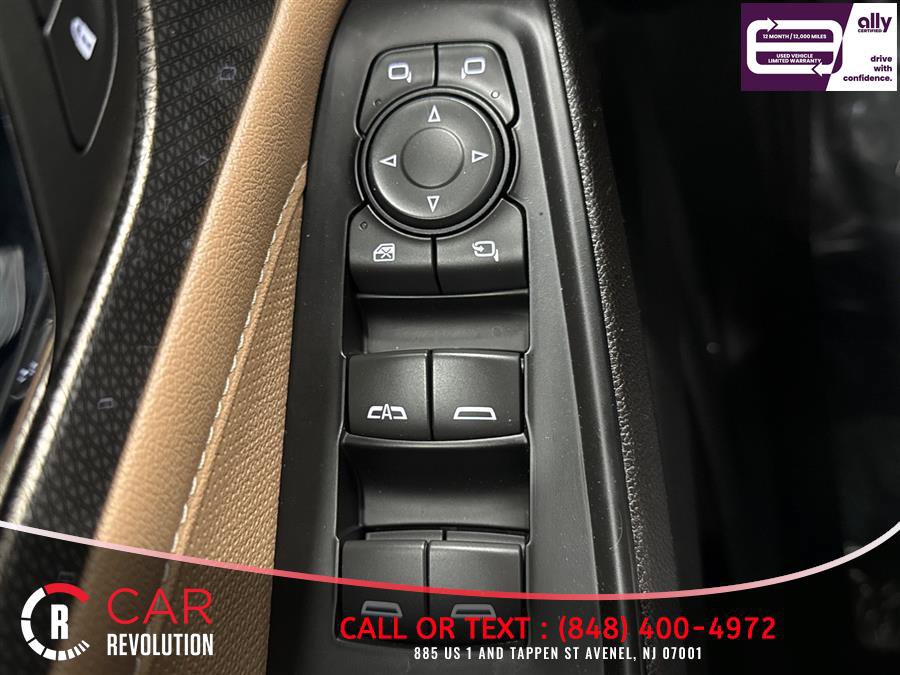 Used 2023 Chevrolet Traverse Premier FWD image 32