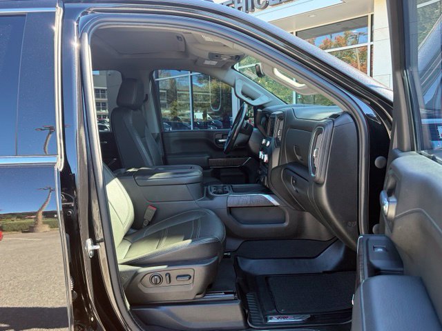 Used 2022 GMC Sierra 3500 Denali w/ Denali Black Diamond Edition AWD/4WD image 28