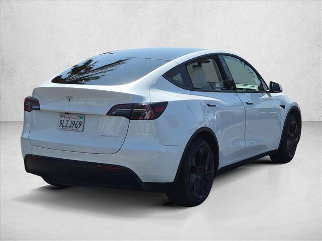 Used 2024 Tesla Model Y Long Range AWD/4WD image 5