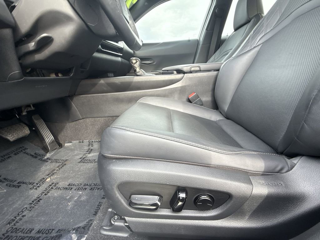 Used 2023 Lexus UX 250h AWD w/ Premium Package image 12