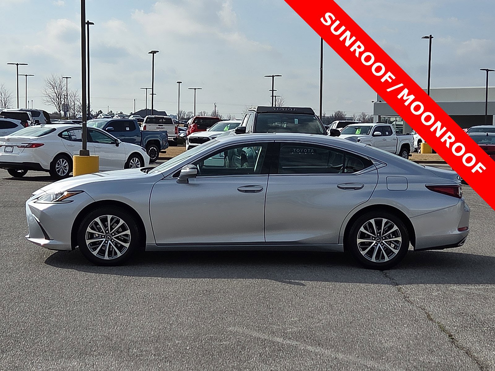 Used 2023 Lexus ES 350 image 3