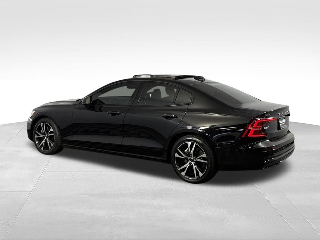 Used 2025 Volvo S60 B5 Plus FWD image 8