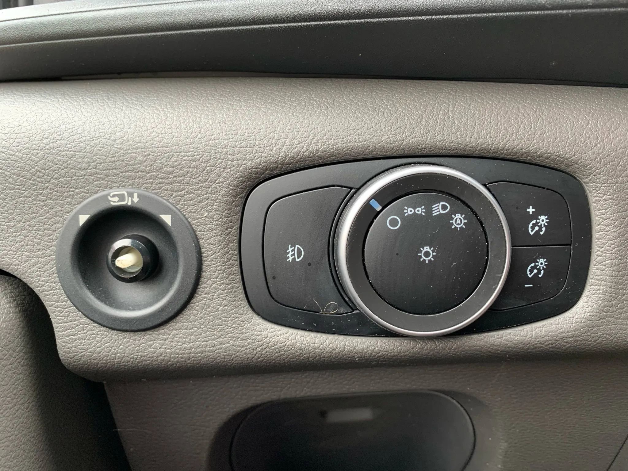 Used 2020 Ford Transit 150 Low Roof w/ Load Area Protection Package RWD image 18