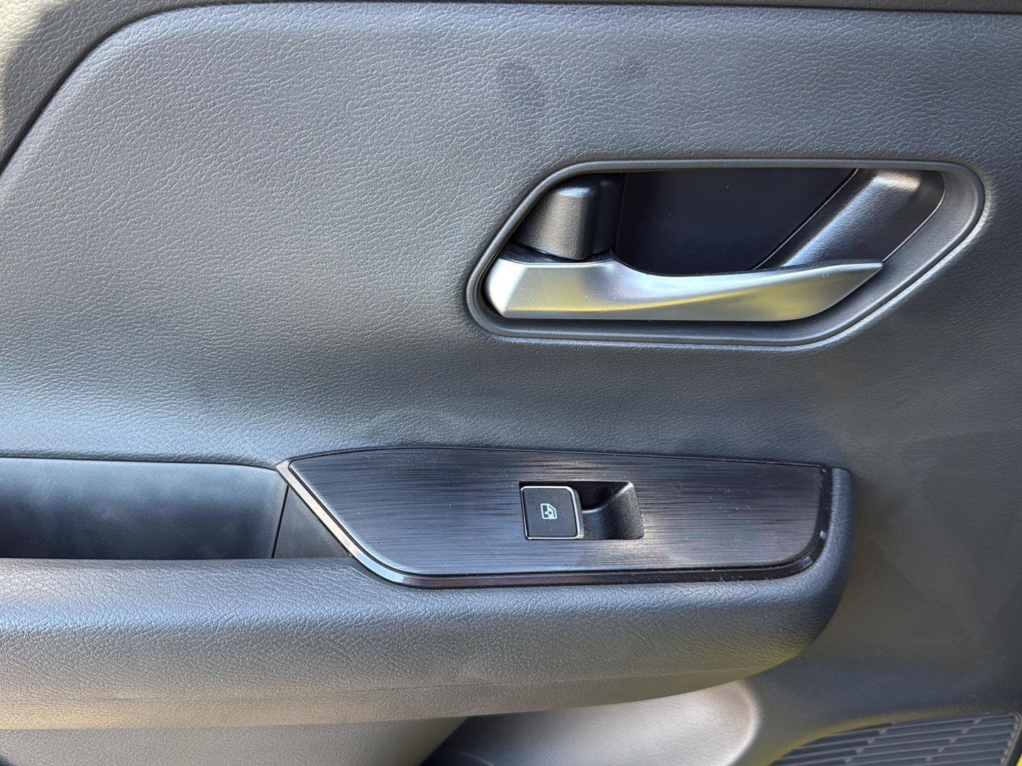 New 2026 Nissan Kicks SR w/ Cold Weather Package image 22