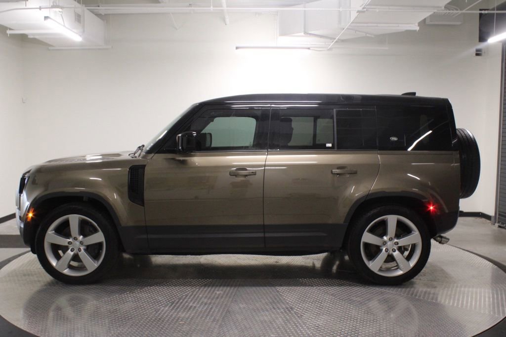 Used 2024 Land Rover Defender 110 SE AWD/4WD image 2