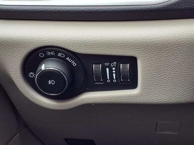 Used 2024 Chrysler Pacifica Touring-L FWD image 20