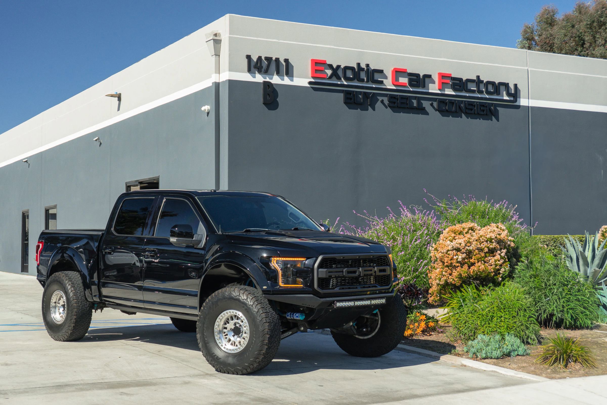 Used 2017 Ford F150 Raptor w/ Equipment Group 802A Luxury image 1
