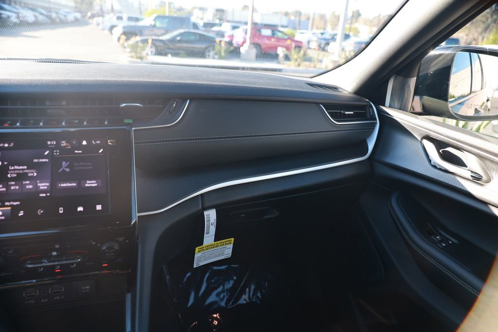 New 2025 Jeep Grand Cherokee Altitude image 24