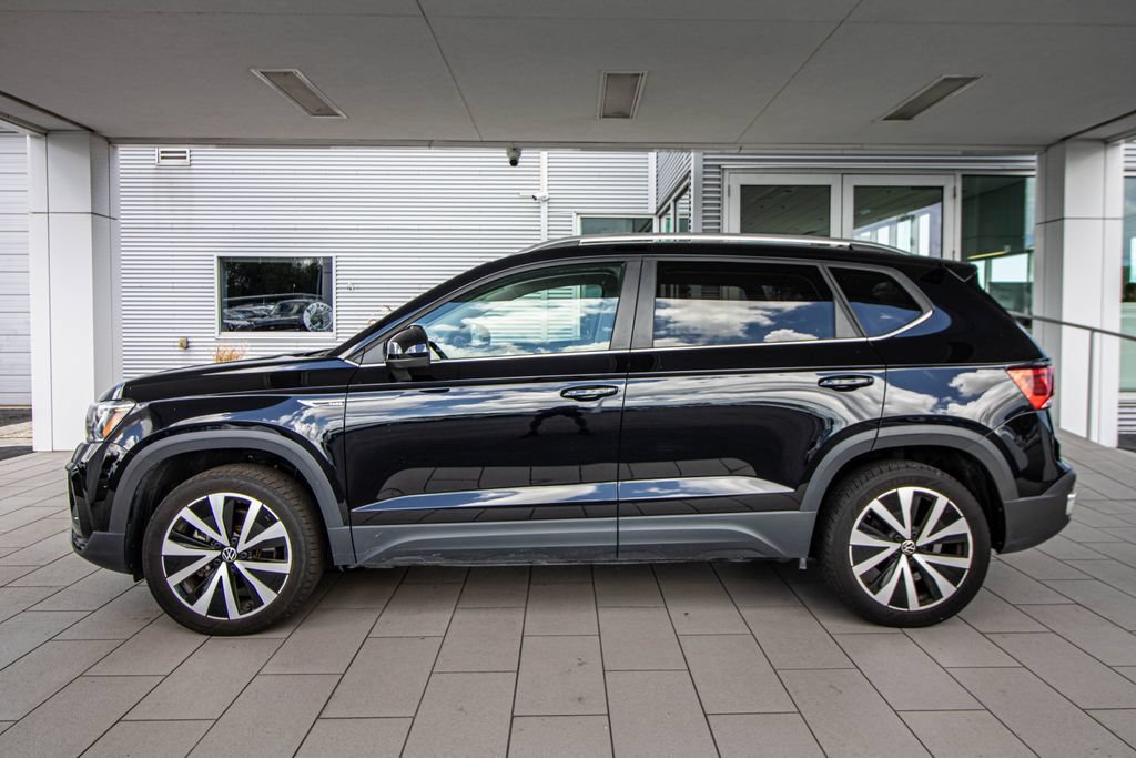 Certified 2023 Volkswagen Taos SE w/ Panoramic Sunroof Package FWD image 11