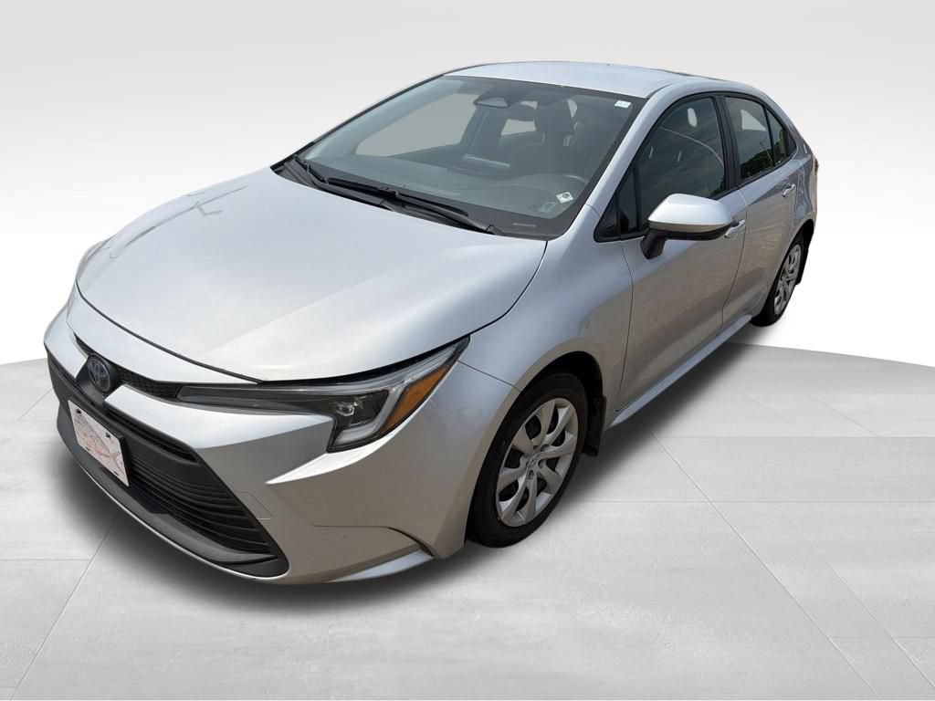 Used 2025 Toyota Corolla LE FWD image 9