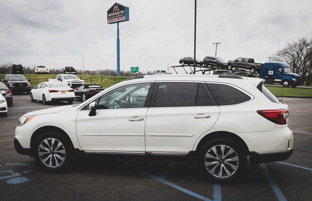 Used 2017 Subaru Outback 2.5i Touring AWD/4WD image 5